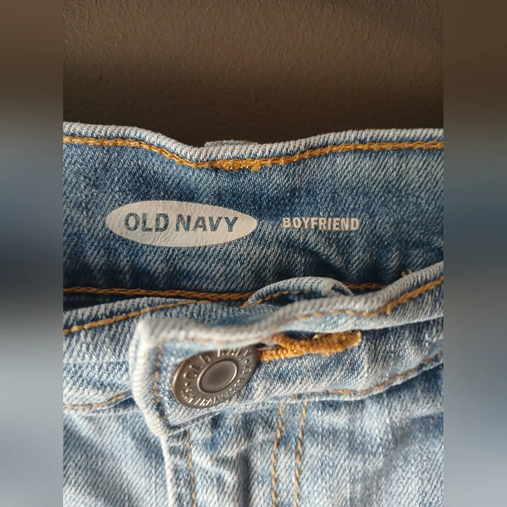 Old Navy Light Blue Distressed Jean Shorts Womens Size 4 - Picture 2 of 4